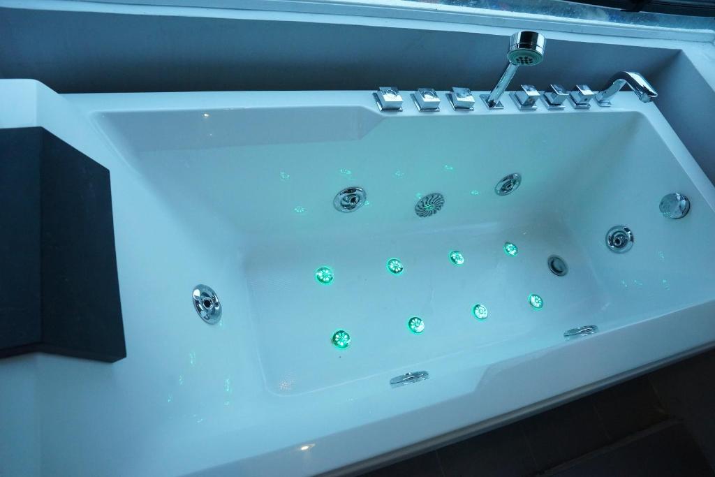 Neon Patong - Resim 41