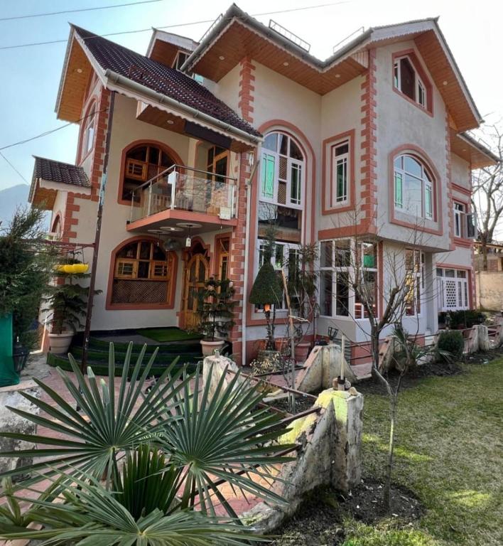 Gallery image of Anii's Paradise Harwan in Srinagar