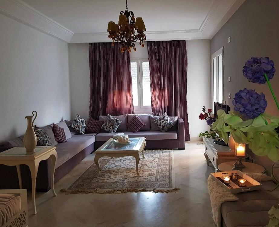 a living room with a couch and a table at Confort house-au bord de la mer in Nabeul