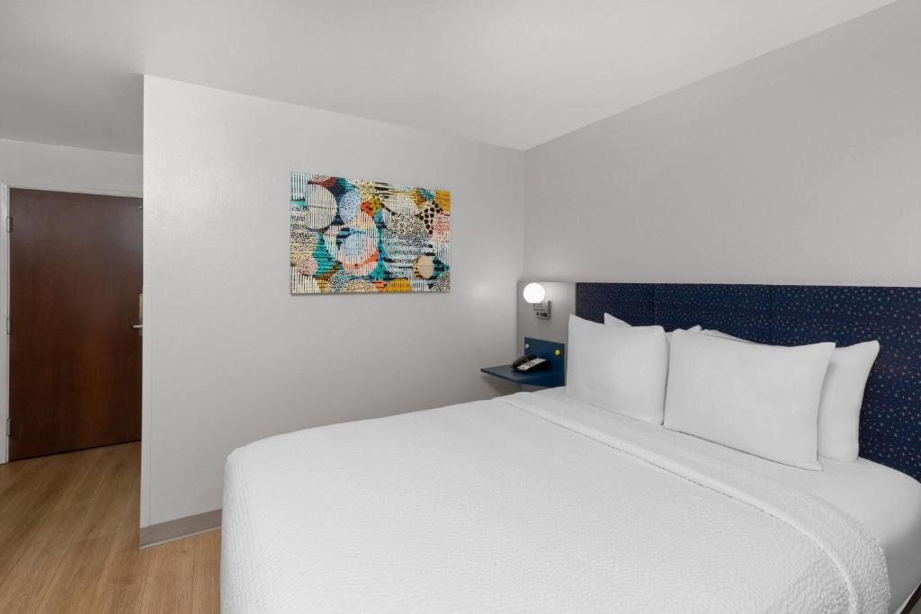 Microtel Inn and Suites Baton Rouge Airport - Queen Room - Non-Smoking
