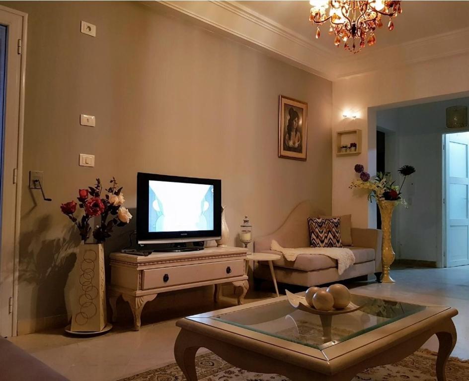 a living room with a television on a table at Confort house in Nabeul