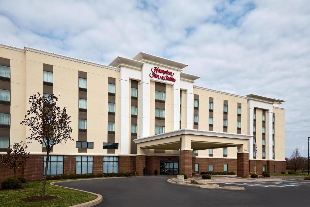 a rendering of a cranberry hotel at Hampton Inn & Suites Syracuse North Airport Area in North Syracuse