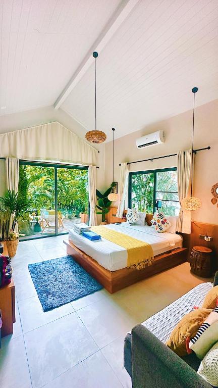 a large bedroom with a large bed and a couch at Salad Beach Guest House in Ko Phangan