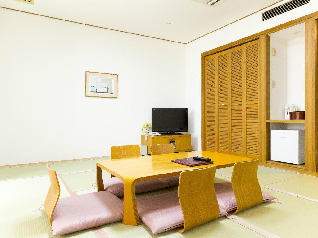 TV a/nebo společenská místnost v ubytování Kobe Hotel Fruit Flower
