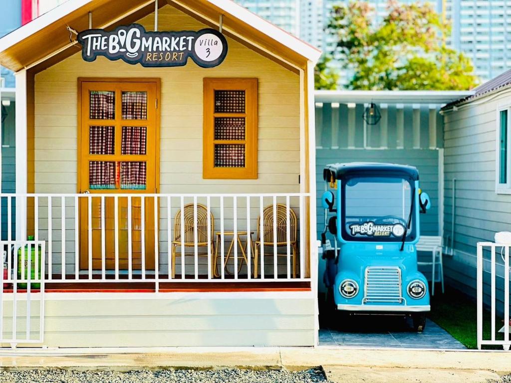 a truck parked in front of a small house at The big market Resort in Jomtien Beach