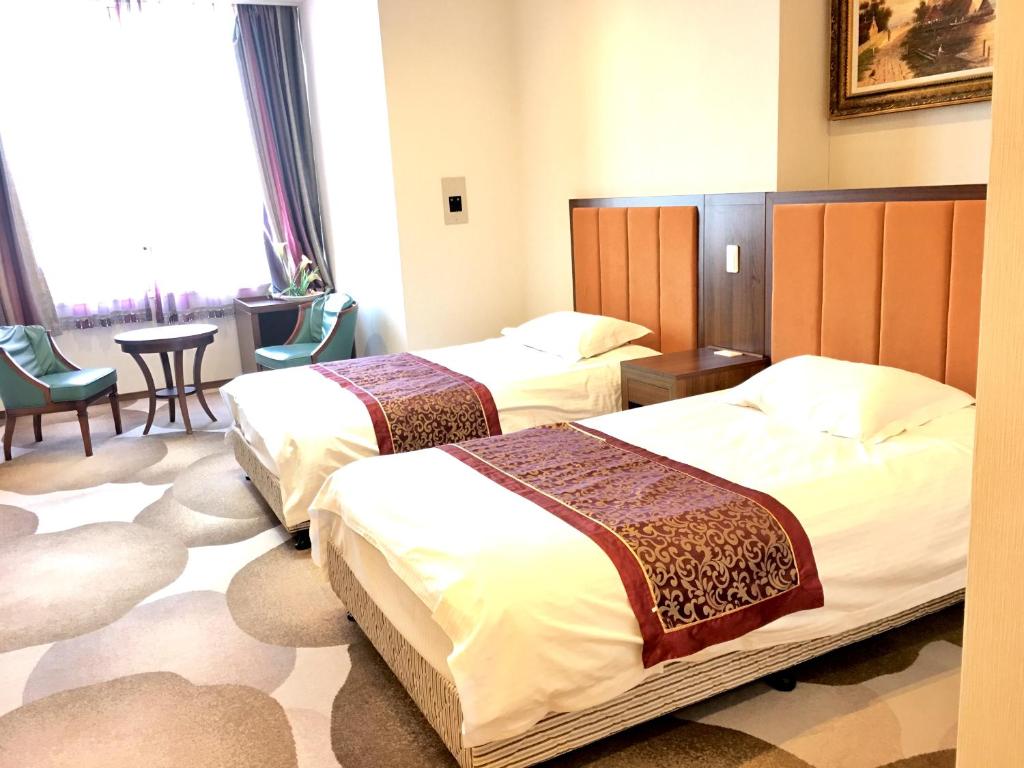 Postel nebo postele na pokoji v ubytování Kobe Hotel Fruit Flower