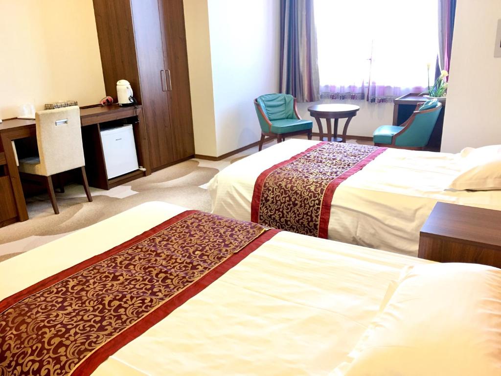 Postel nebo postele na pokoji v ubytování Kobe Hotel Fruit Flower