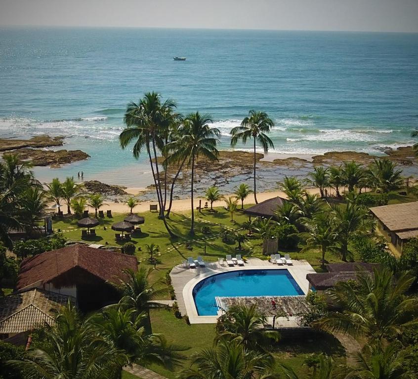 an aerial view of a resort with a swimming pool and the beach at Pousada Kaluana in Barra Grande