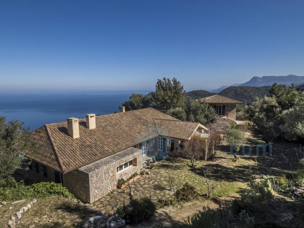 an aerial view of a house with the ocean in the background at M4R 03 Villa Maracanda, Banyalbufar in Banyalbufar