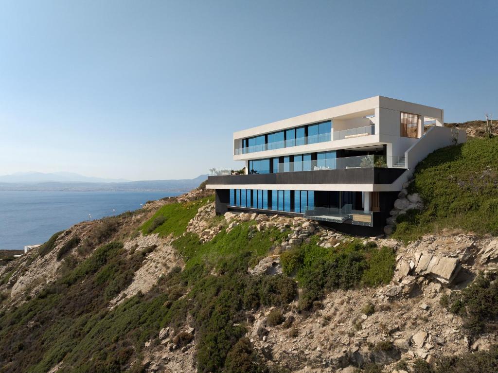 Seafront Cliff Villa with Infinity Pool & Wellness, By ThinkVilla