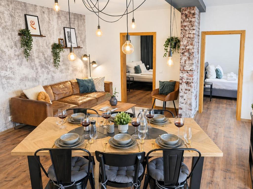 a dining room with a table and chairs at Ferienwohnung Strizi inkl Chiemgau Karte in Ruhpolding