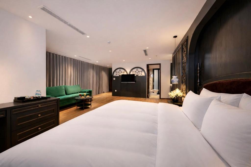 Room #1443555105