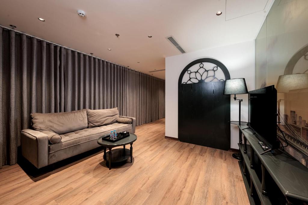 Room #1443555105