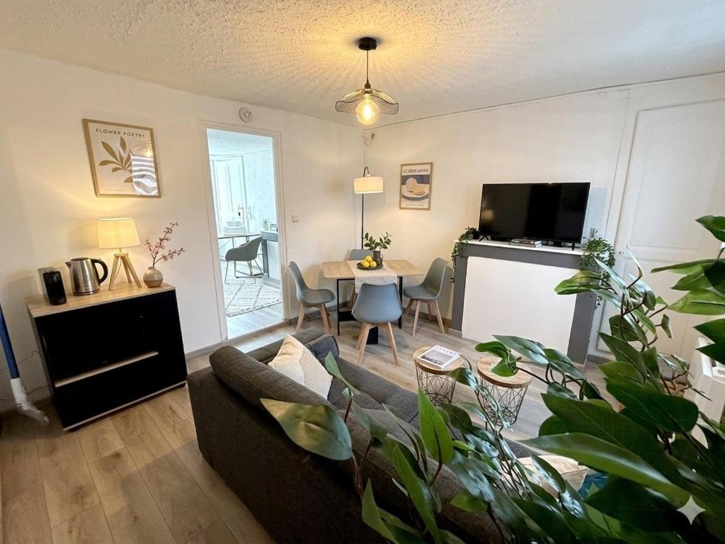 a living room with a couch and a table at Chic & Lumineux / Évreux Centre / WiFi in Évreux