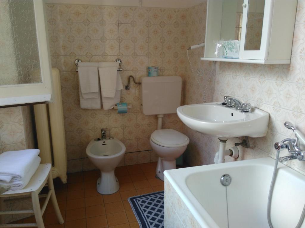 Koupelna v ubytování Albergo Bandoni
