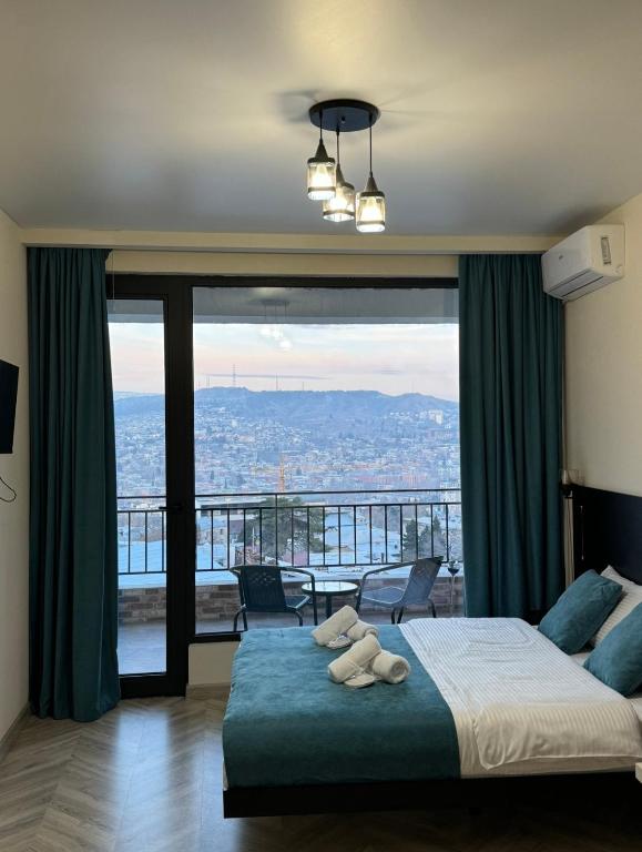 BROTHERS APARTMENTS WITH TERRACe IN OLD TBILISI در تفلیس