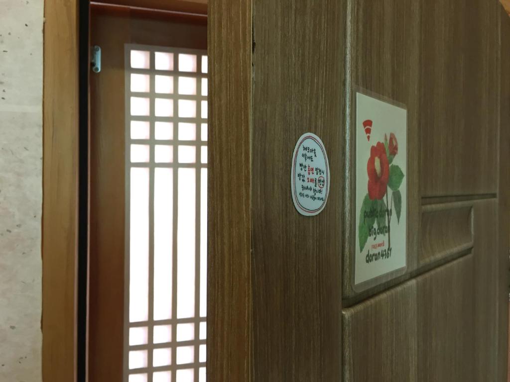 Certifikát, hodnocení, plakát nebo jiný dokument vystavený v ubytování Dorandoran Guesthouse
