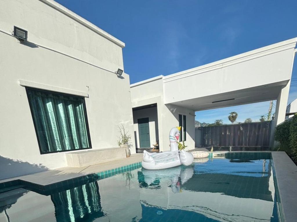 a swimming pool in the backyard of a house at Cha-am Pool Villa in Ban Bo Prakhon