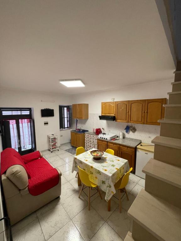 a kitchen with a couch and a table in a room at Il Vicoletto in Biccari