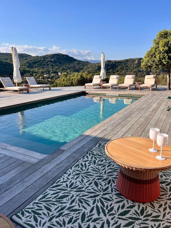 Villa Giuliaca piscine chauffée, calme, vue spectaculaire, proche des plages