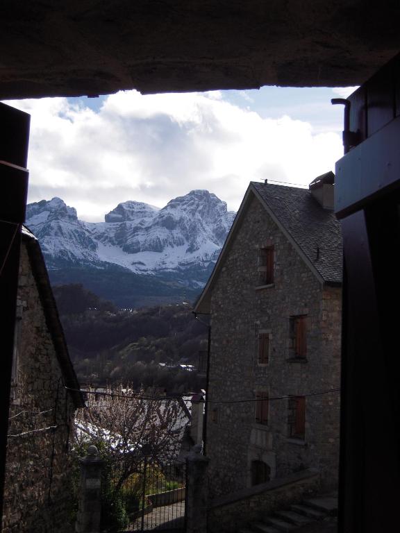Nespecifikovaný výhled na hory nebo výhled na hory při pohledu z hotelu
