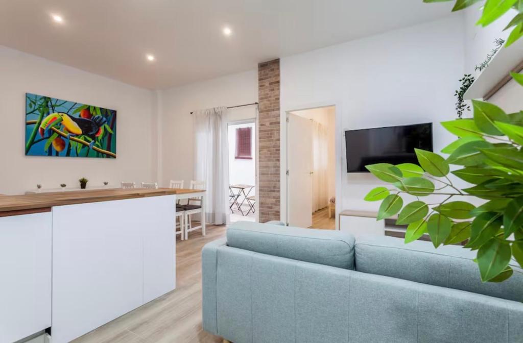 Cozy apartment with terrace next to Turia Gardens