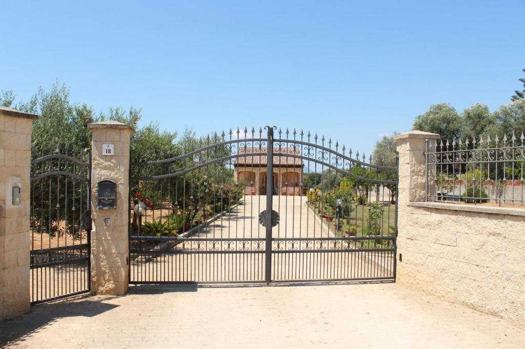 an entrance to a gate in a park at La Rosa dei Venti in Alghero