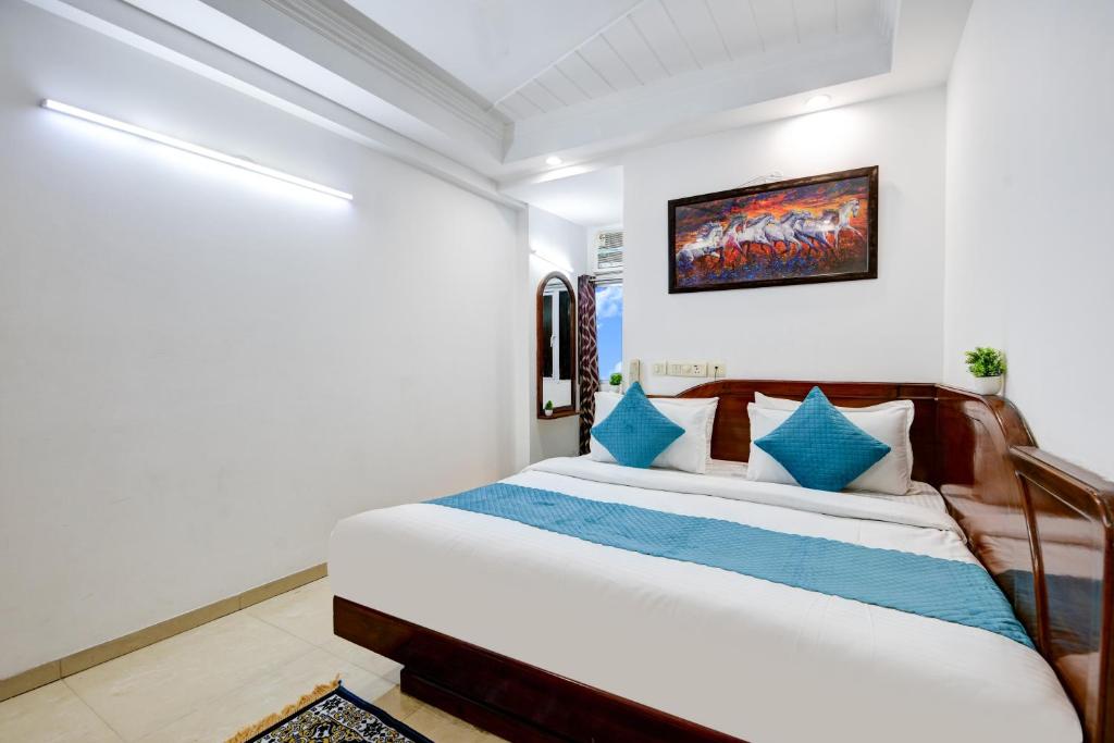 Hotel Chanchal Deluxe -A Unit Of Nihar Hotels-Just 2 minutes Walking Distance From New Delhi Railway Station در دهلی نو