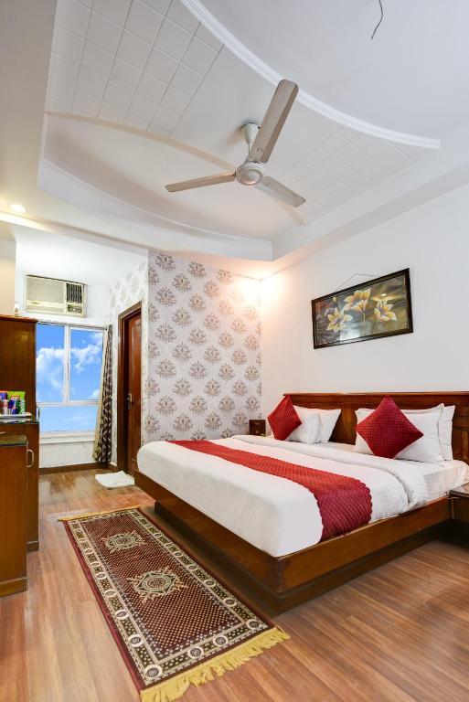 تصویر اتاق‌های Hotel Chanchal Deluxe -A Unit Of Nihar Hotels-Just 2 minutes Walking Distance From New Delhi Railway Station - تصویر ۲