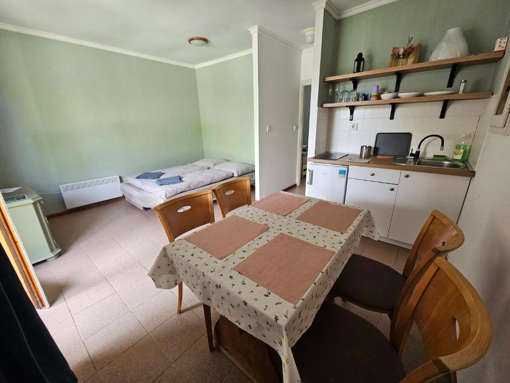 a small kitchen with a table and a bed at Dömös Danu Kemping in Dömös