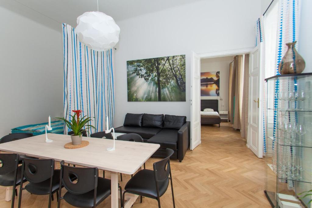 Deluxe Apartment with 3 Rooms - Hegelgasse 17 -
