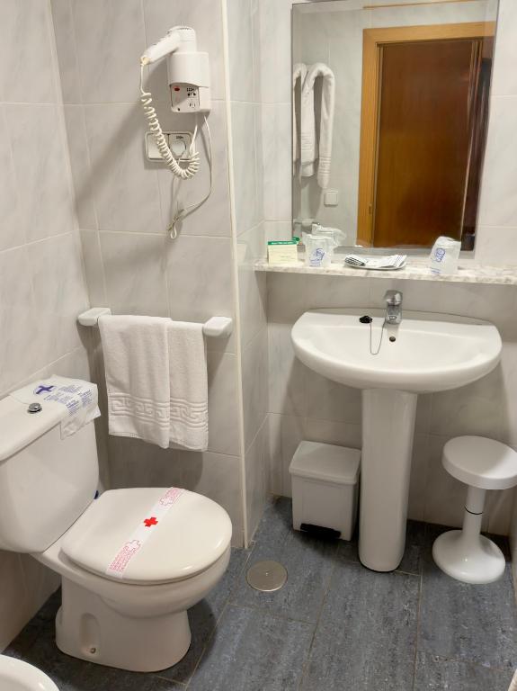 Hotel Villa Naranjos - Twin Room (2 Adults + 1 Child)