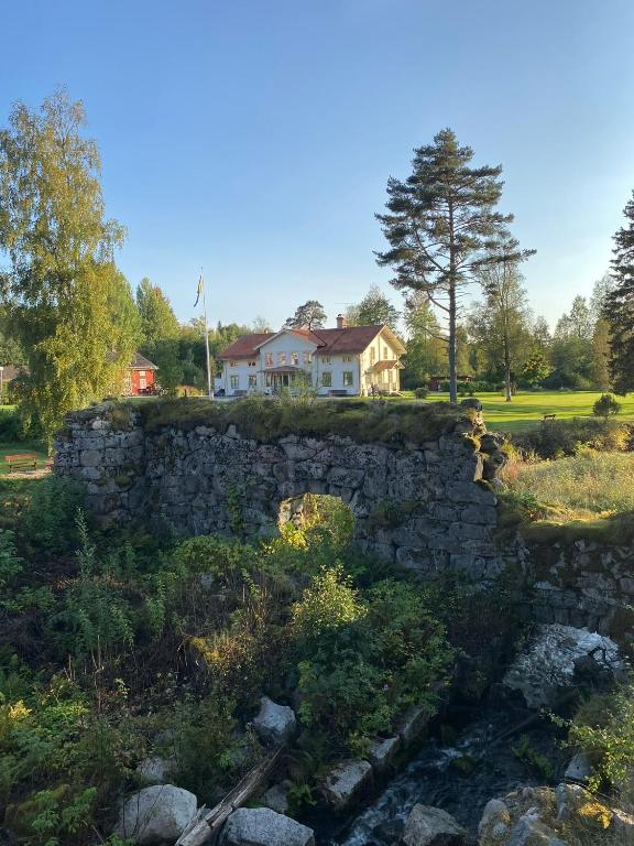 Dārzs pie naktsmītnes Snöå Bruk Hotell och konferens
