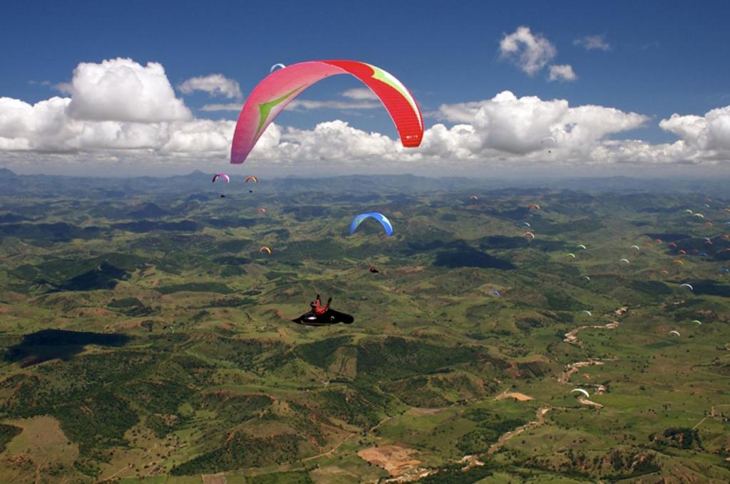 a group of people flying kites in the sky at Appartamento Mary Monte Grappa in Borso del Grappa