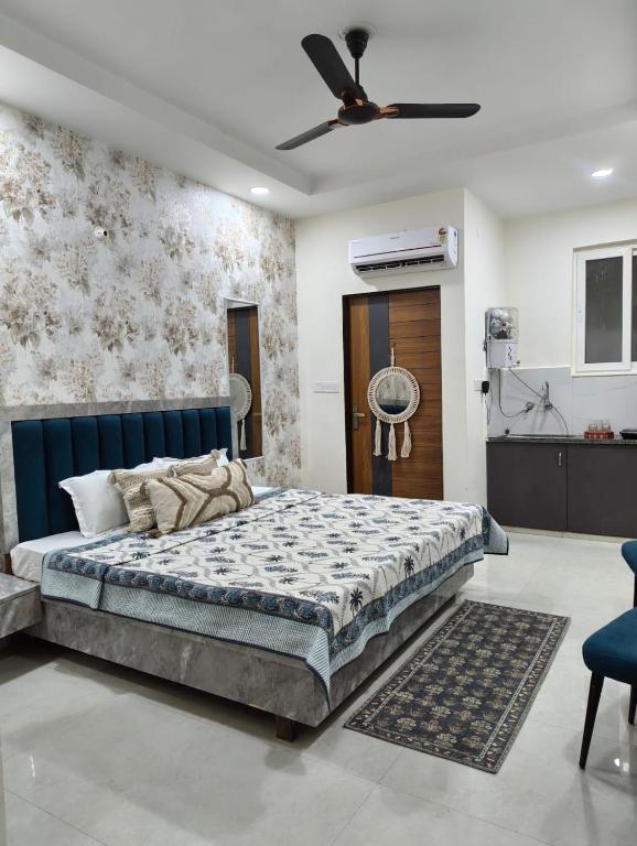 a bedroom with a bed and a ceiling fan at Cozy Cove in Jaipur
