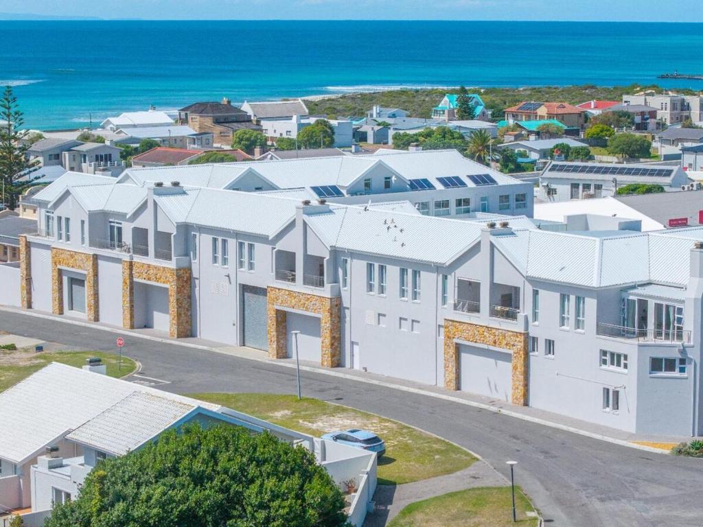 an aerial view of a city with houses and the ocean at Alwil Apartment 11 in Struisbaai