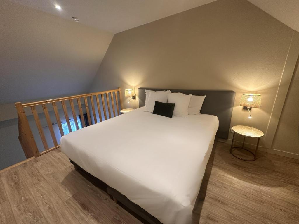 Best Western Hotel de la plage Normandie - Superior King Room With Garden View - Non-Smoking