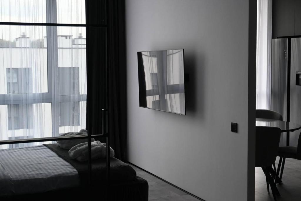 Modern Dark Minimalist Apartment with Panoramic Views фото 5
