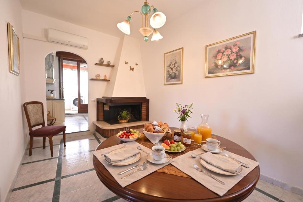 a living room with a table with food on it at Casa Rita in Gonnosfanàdiga