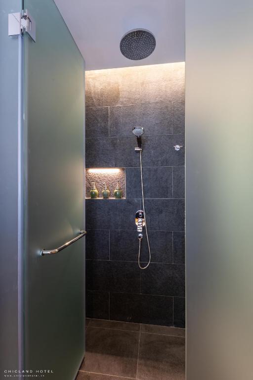 Phòng Superior 2 Giường Đơn Có Ban Công & Tầm Nhìn Ra Một Góc Biển