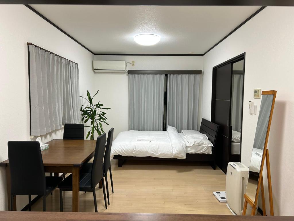 a room with a dining table and a bed at Hanako-Home in Fukuoka
