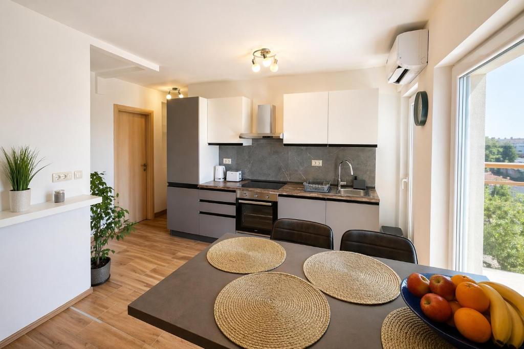 TIA apartment with garden