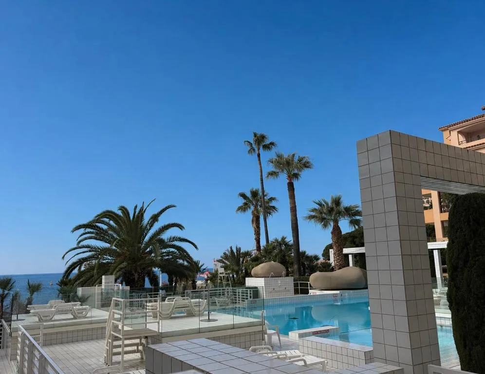 Monaco Fontvieille elegant apt - Luxury Terrace & Pool - Garden View
