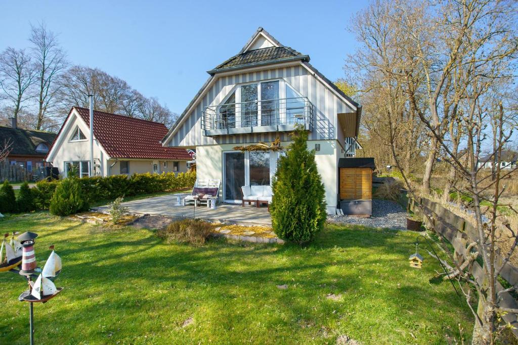 a large white house with a gambrel roof at Rügenblick in Klausdorf Mecklenburg Vorpommern