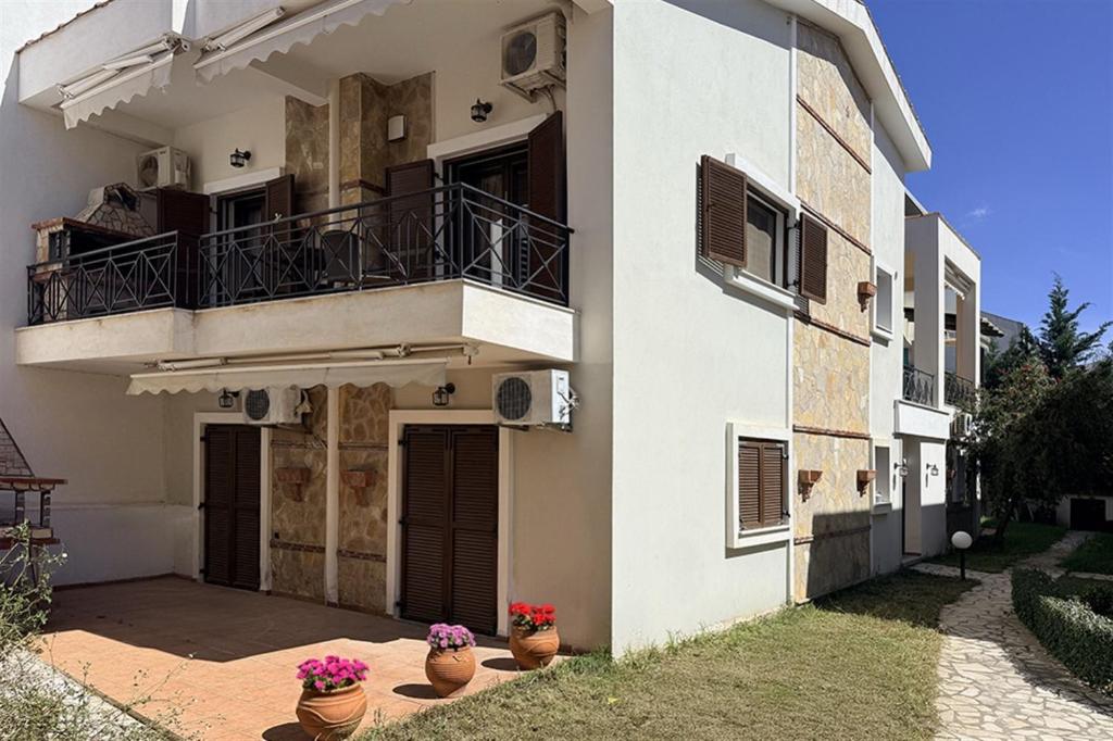 Kostis House