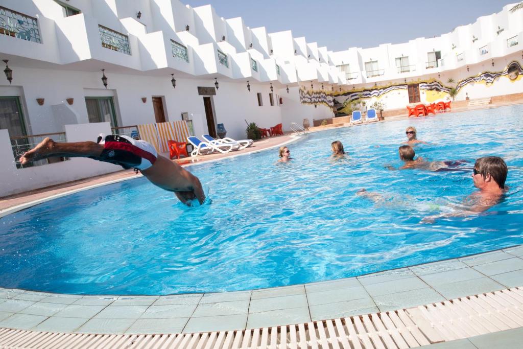 Bazén v ubytování Ganet Sinai Resort nebo v jeho okolí