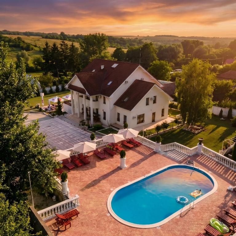 an aerial view of a house with a swimming pool at Virginia Gardens in Băile Govora