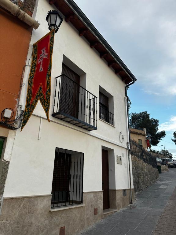 a building with a flag on the side of it at El Rincón del Castillo I in Caravaca de la Cruz