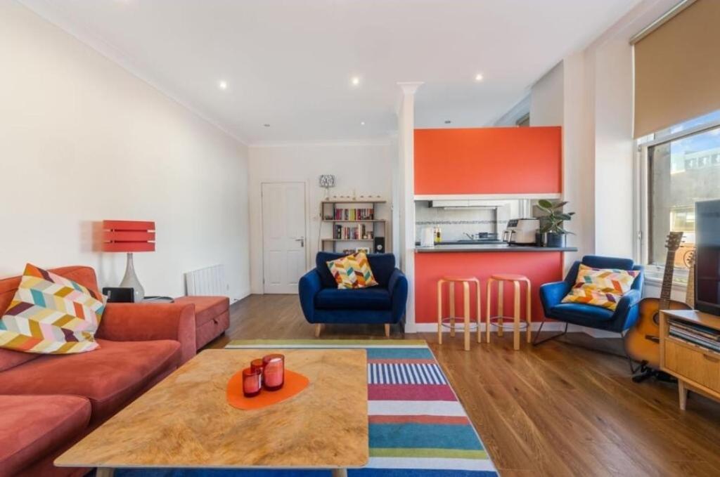 a living room with a couch and a table at Blackfriars Cosy Retreat in Glasgow