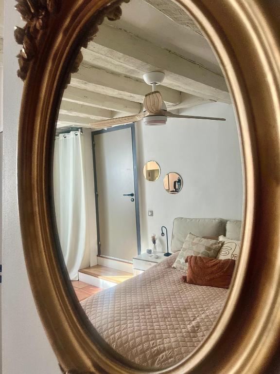 a mirror reflection of a bed in a bedroom at Good Vibes in Grenoble